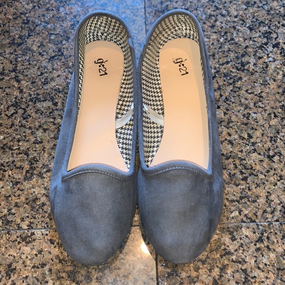 Gray suede flats - Picture 2 of 4